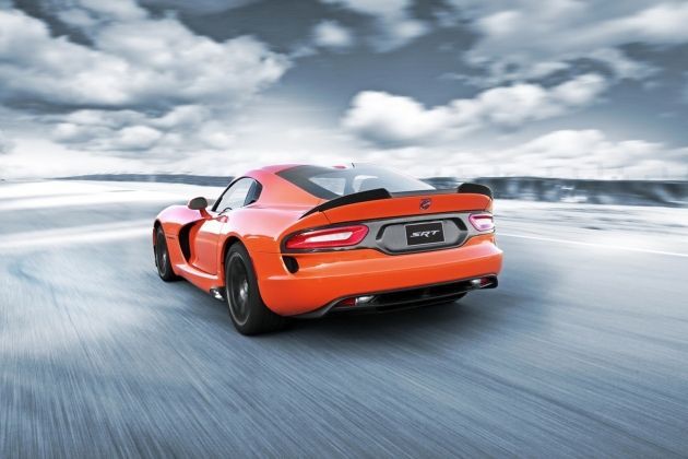 Суперкар SRT Viper научили ездить по треку быстрее «Корвета»