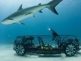 Кабриолет VW Beetle прокатится по морскому дну в компании акул