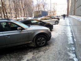 За припаркованную машину без номеров оштрафуют на 5 тысяч рублей