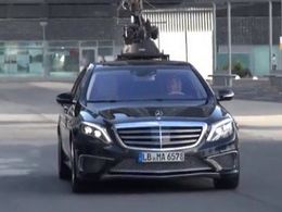 Mercedes-Benz S 65 AMG позирует на камеру