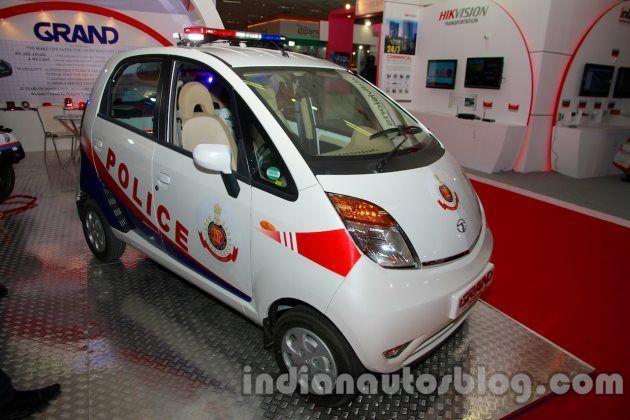 Tata Nano превратили в полицейский автомобиль