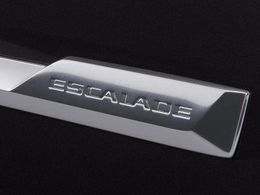 Cadillac дразнит публику в преддверии премьеры нового Escalade