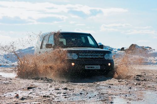 Land Rover Discovery 4 против Toyota Land Cruiser Prado. Легенда и слухи