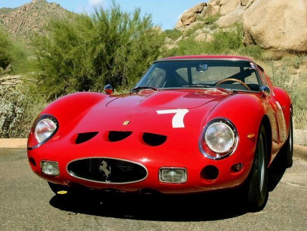 Пятидесятилетний спорткар Ferrari продали за рекордную сумму