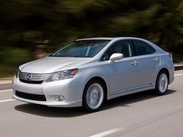 Toyota отзывает 242 тысячи гибридных автомобилей