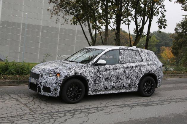 BMW вывел на тесты второе поколение X1