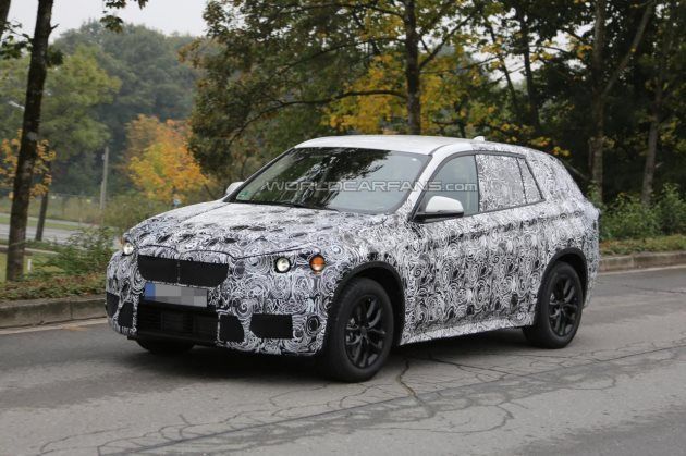 BMW вывел на тесты второе поколение X1