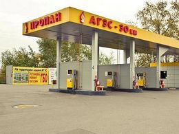 Медведев обязал заправки продавать газ