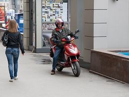 Москва взялась за неправильно припаркованные мотоциклы