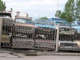 На штрафстоянках Москвы скопилась тысяча бесхозных машин