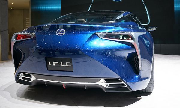 Lexus показал седан с внешностью спорткара