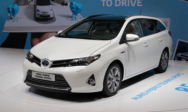 Toyota показала Auris в новом кузове