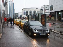Таксистов обяжут работать на отечественных машинах желтого цвета